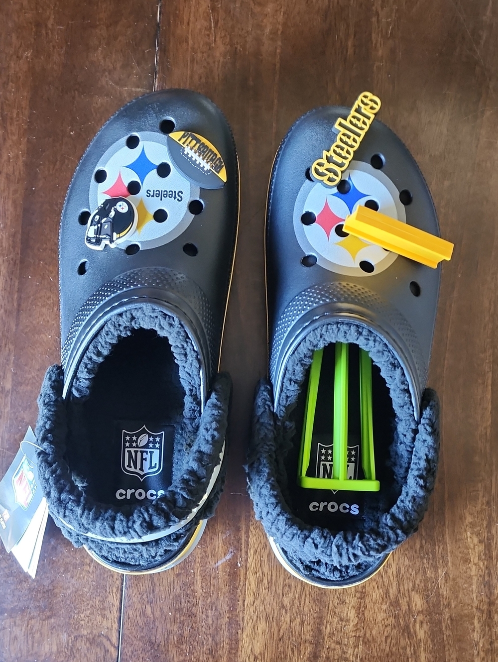 CROCS Mens Black & Yellow Pittsburgh Steelers Fuzzy Lined Clogs. Brand New